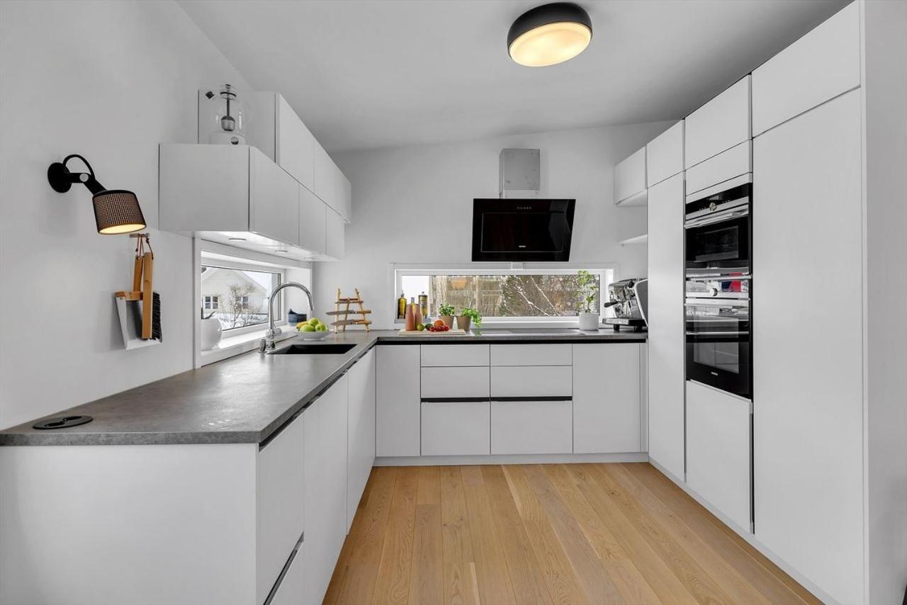 Kais Sauna, Jacuzzi, Cinema And Balcony House! Central Location Тромсьо Екстериор снимка